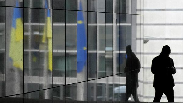Флаги Украины и Евросоюза в Брюсселе