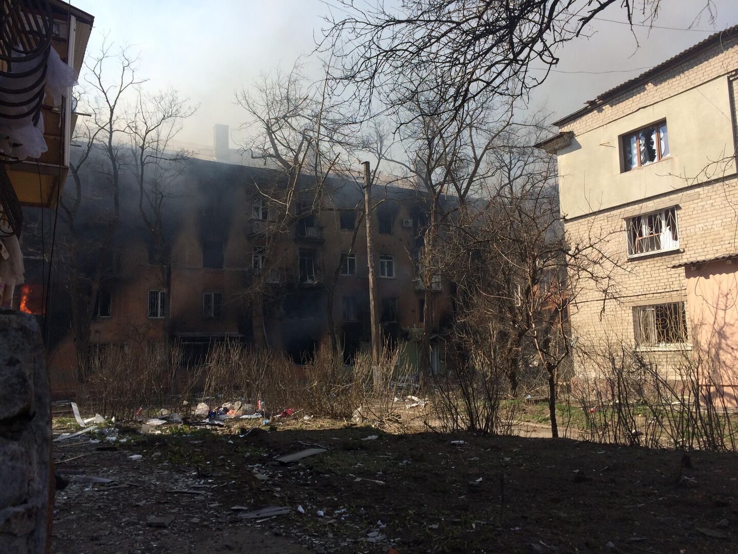 Дом, где еще пару часов назад сидели азовцы