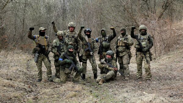 Члены территориальной обороны Украины во время учений