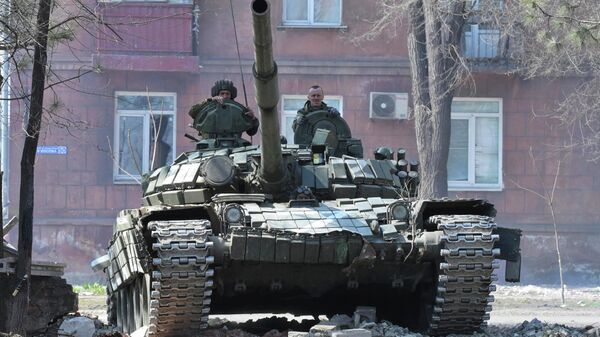 Танковые подразделения России и ДНР оказывают поддержку пехоте в Мариуполе