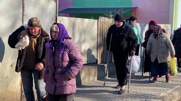 Российские военные эвакуировали пожилых людей из Николаевской области в Херсон
