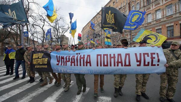 Участники марша националистов в Киеве.
