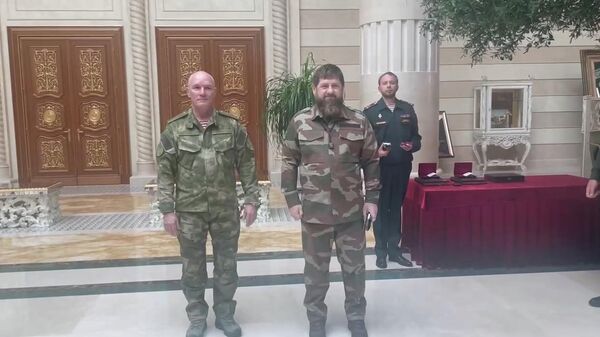 Вручение погон генерал-лейтенанта Кадырову