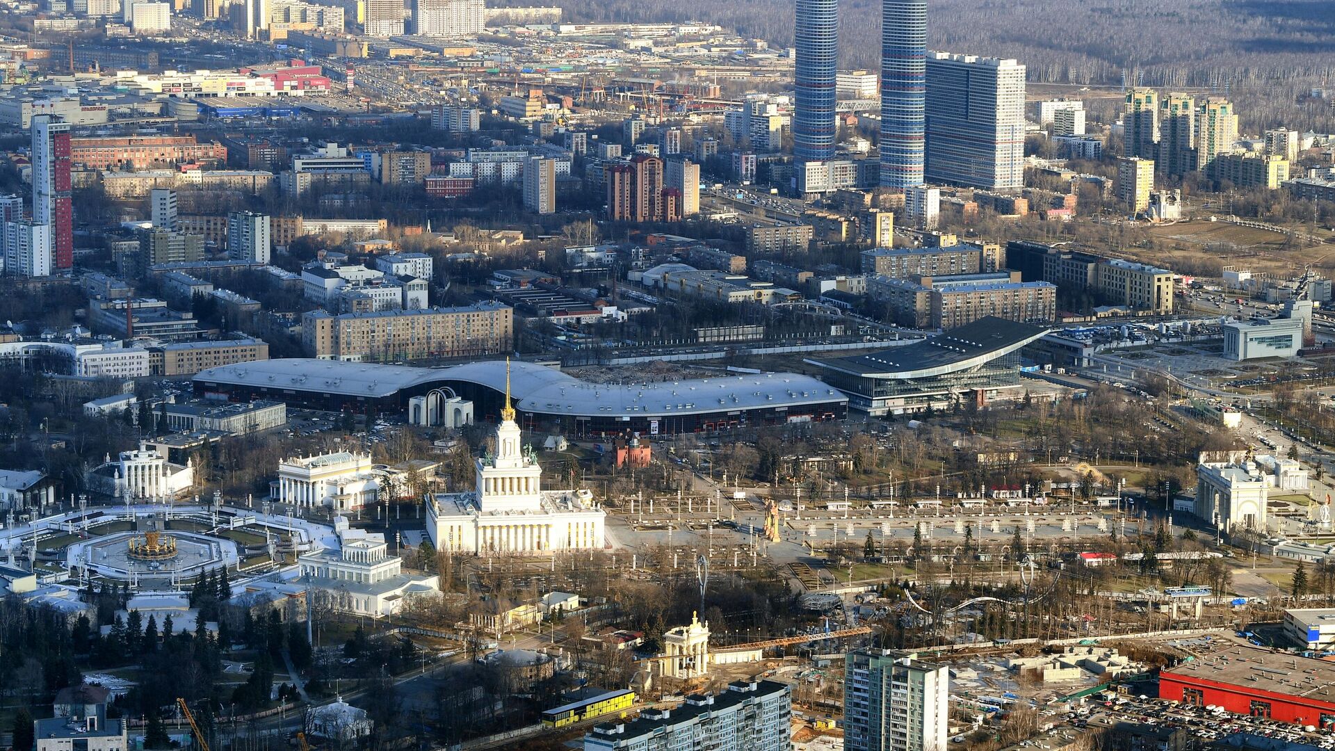 Вид на территорию ВДНХ со смотровой площадки Останкинской башни в Москве - РИА Новости, 1920, 30.11.2022