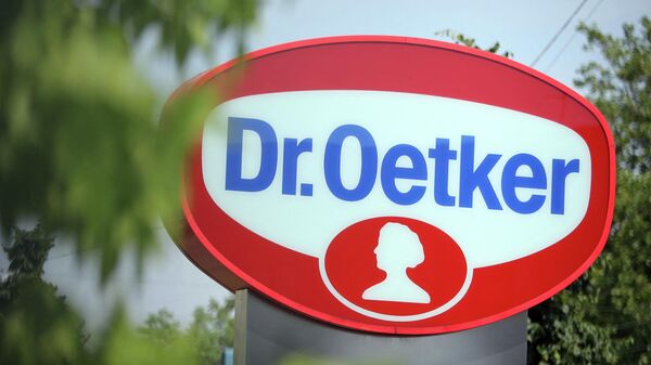 Вывеска возле штаб-квартиры компании Dr.Oetker в Билефельде, Германия