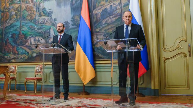 Министр иностранных дел РФ Сергей Лавров и министр иностранных дел Армении Арарат Мирзоян