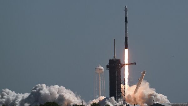 Ракета-носитель Falcon 9 стартовала во Флориде с кораблем Crew Dragon