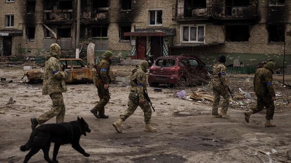 Украинские военные в городе Ирпень