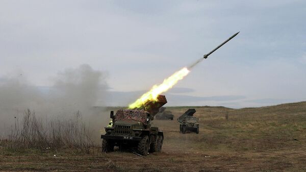 Украинская реактивная система залпового огня БМ-21 Град под Луганском