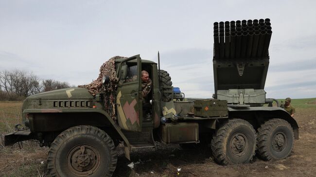 Украинская реактивная система залпового огня БМ-21 Град под Луганском