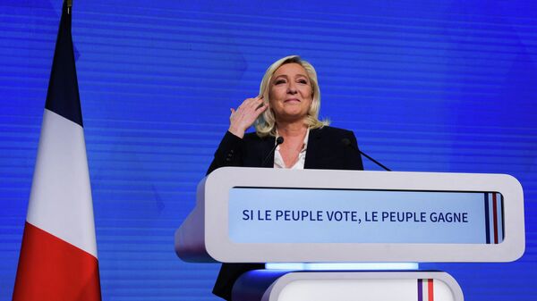 Марин Ле Пен во время объявления предварительных результатов первого тура президентских выборов во Франции