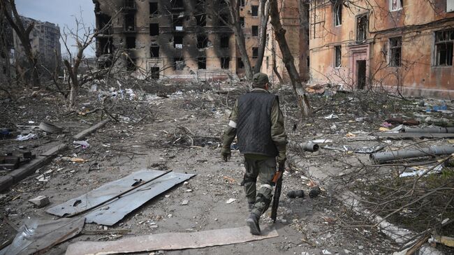 Военнослужащий Народной милиции ДНР в Мариуполе