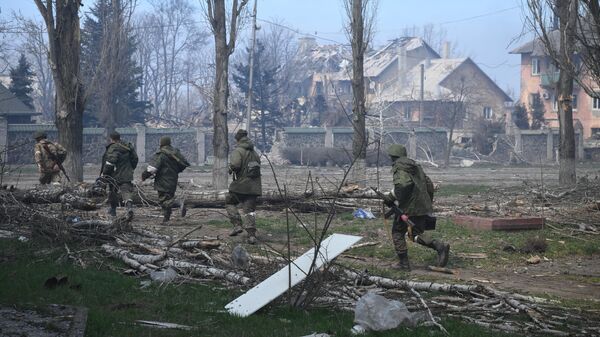 Военнослужащие НМ ДНР на передовой линии в Левобережном районе Мариуполя