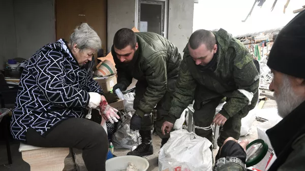 Az NM DPR katonai orvosai sebeket látnak el Mariupol bal parti kerületében