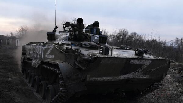 Боевая машина пехоты полка имени Ахмата Кадырова в населенном пункте Попасная в ЛНР