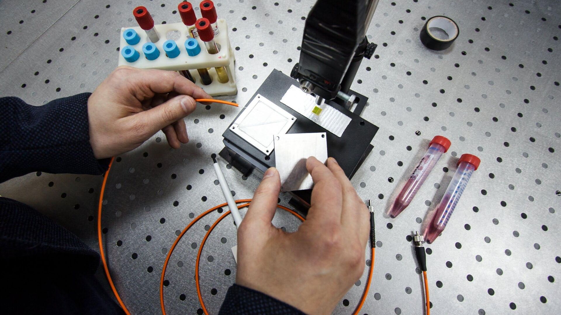 Экспериментальный прибор для спектроскопии крови в НИЛ-96 - РИА Новости, 1920, 18.04.2022