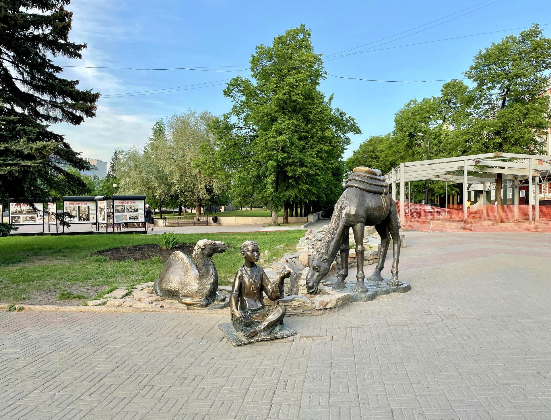 Скульптура на улице Кирова в Челябинске - РИА Новости, 1920, 12.04.2022
