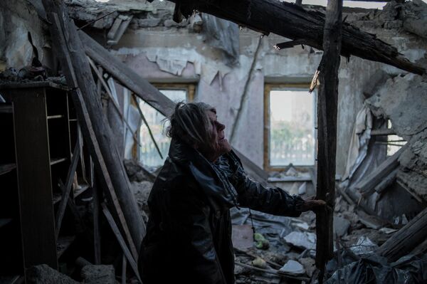 Жительница пострадавшего во время обстрела поселка Старомихайловка Донецкой области Любовь Агольцева 