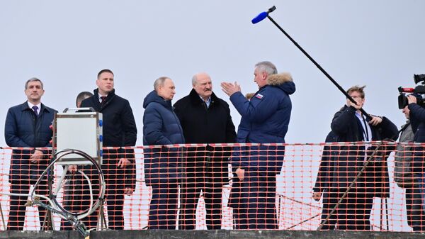 Президенты России и Белоруссии Владимир Путин и Александр Лукашенко на космодроме Восточный
