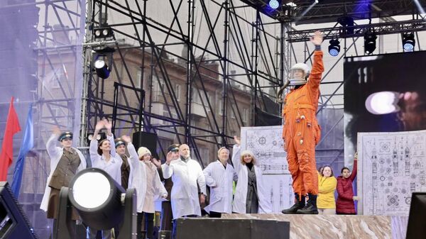 Участники праздничных мероприятий посвященных, Дню космонавтики в подмосковном Королеве