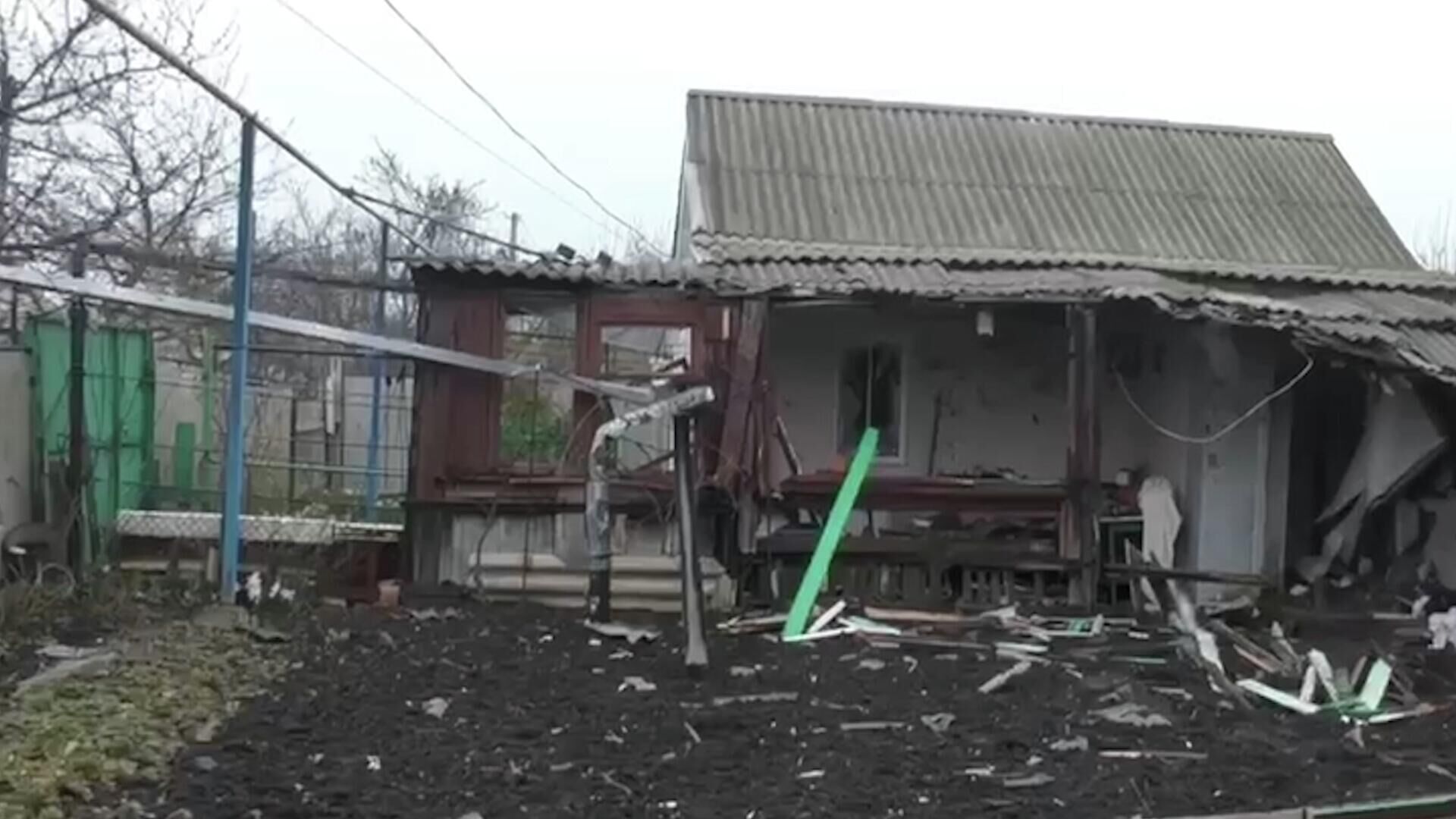 Дочке оторвало ступню, жене сильно порвало руку – житель Ясиноватой об очередном обстреле ВСУ - РИА Новости, 1920, 13.04.2022