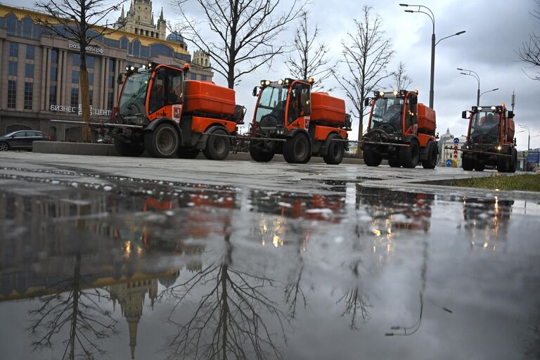 Промывка моющим средством дорог и тротуаров в Москве