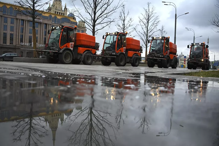Промывка моющим средством дорог и тротуаров в Москве Промывка моющим средством дорог и тротуаров в Москве
