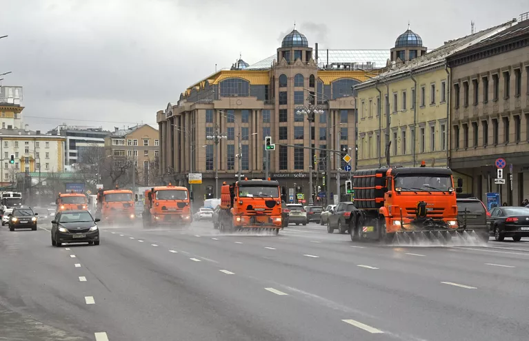 Промывка моющим средством дорог и тротуаров в Москве Промывка моющим средством дорог и тротуаров в Москве