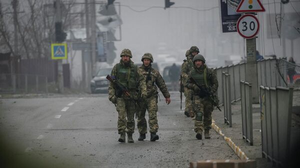 Украинские военнослужащие в городе Ирпень, Киевской области