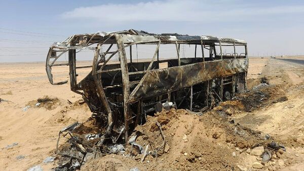 Туристический автобус, сгоревший в результате ДТП, в провинции Асуан, Египет