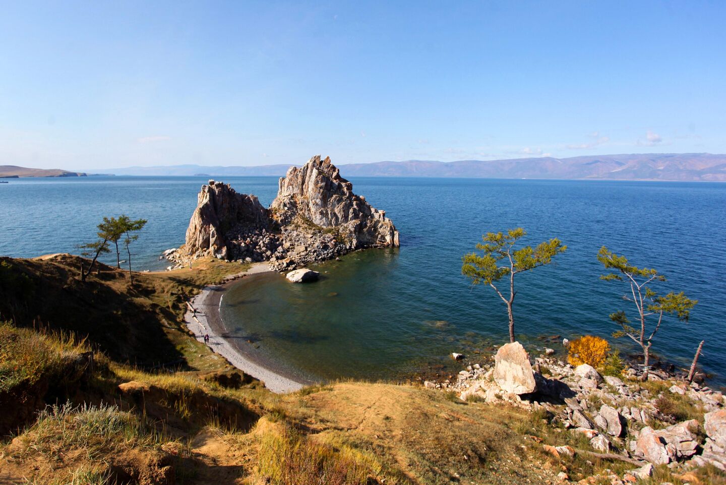 Мыс Бурхан, скала Шаманка на острове Ольхон в Иркутской области Мыс Бурхан, скала Шаманка на острове Ольхон в Иркутской области