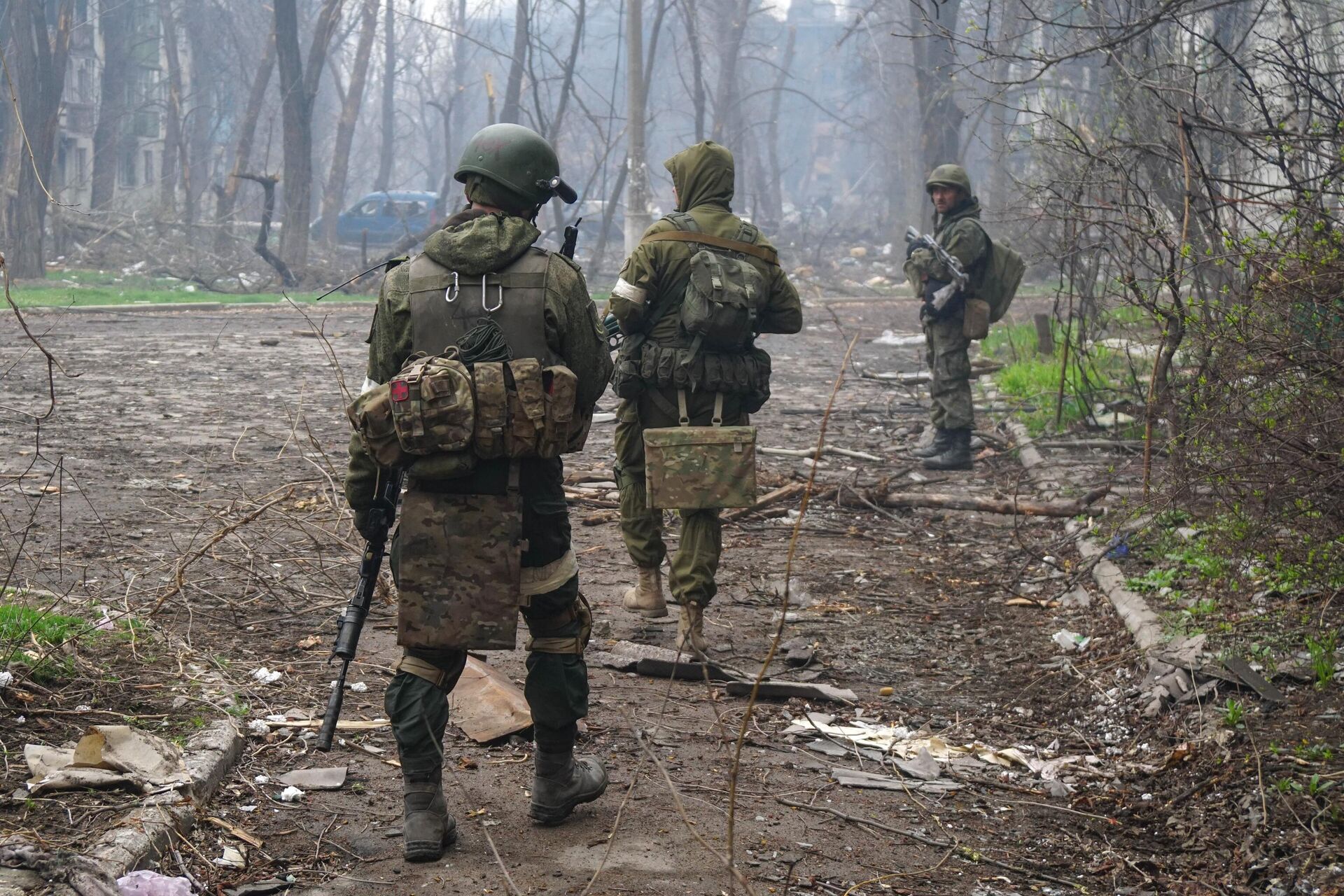 Военнослужащие НМ ДНР в кварталах, примыкающих к заводу Азовсталь в Мариуполе - РИА Новости, 1920, 15.04.2022