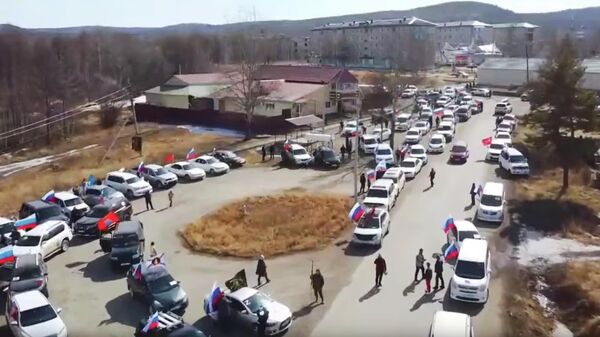 Участники автопробега в поддержку российских военных в Сковородинском районе Амурской области. Кадр видео