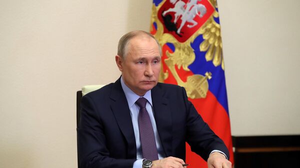 Президент России Владимир Путин проводит в режиме видеоконференции совещание о текущей ситуации в нефтегазовом секторе