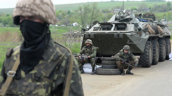 Украинские военные у села Андреевское около города Славянска. 2014 год