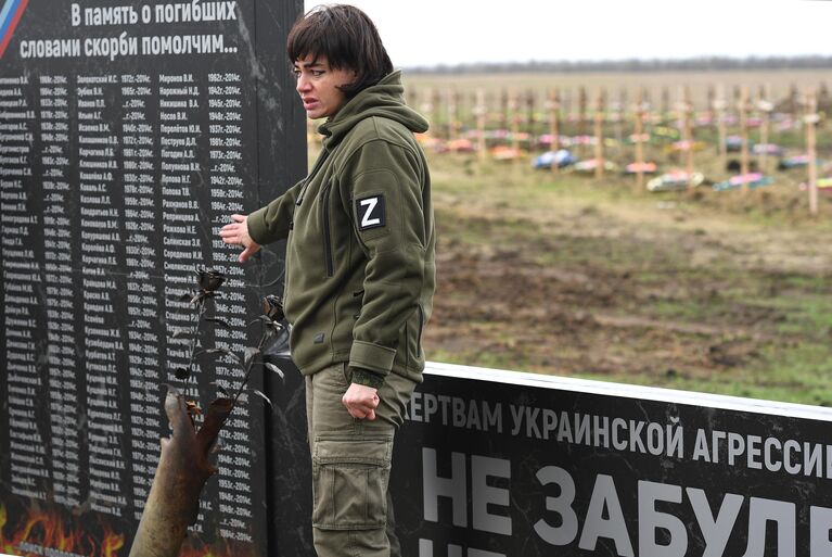 Анна Сорока на мероприятии в День памяти жертв украинской агрессии на территории мемориала Не забудем, не простим! в районе поселка Видное