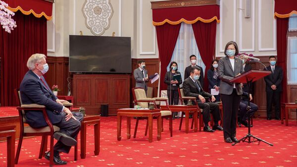 Президент Тайваня Цай Инвэнь во время встречи с конгрессменами США 