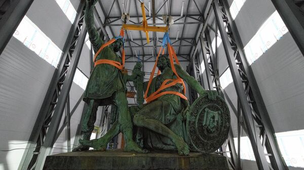 Реставрация памятника Минину и Пожарскому на Красной площади