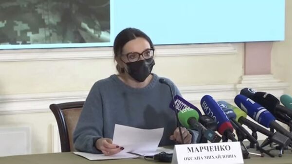Жена украинского политика Виктора Медведчука Оксана Марченко во время пресс-конференции в Москве. Кадр из видео