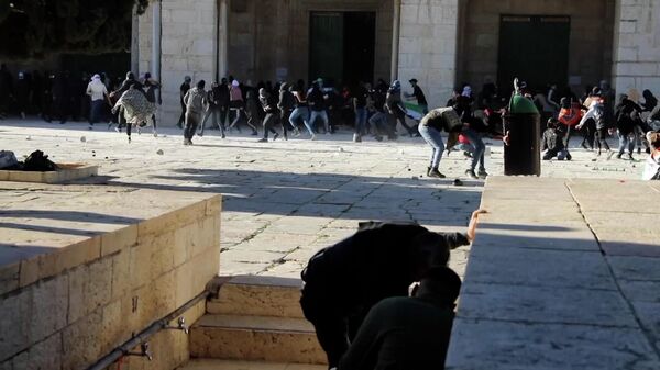Столкновение между израильской полицией и палестинцами у мечети Аль-Акса