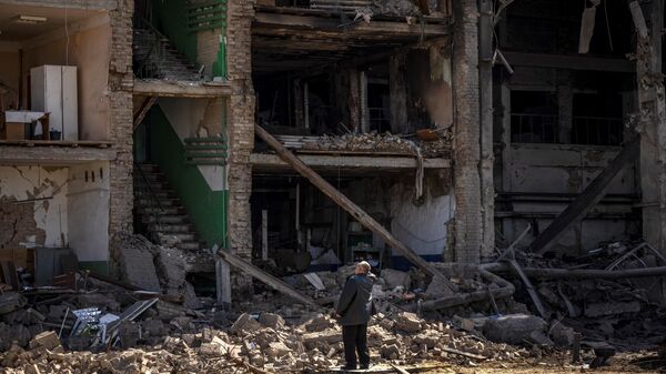 Последствия удара по Жулянскому машиностроительному заводу Визар на окраине Киева