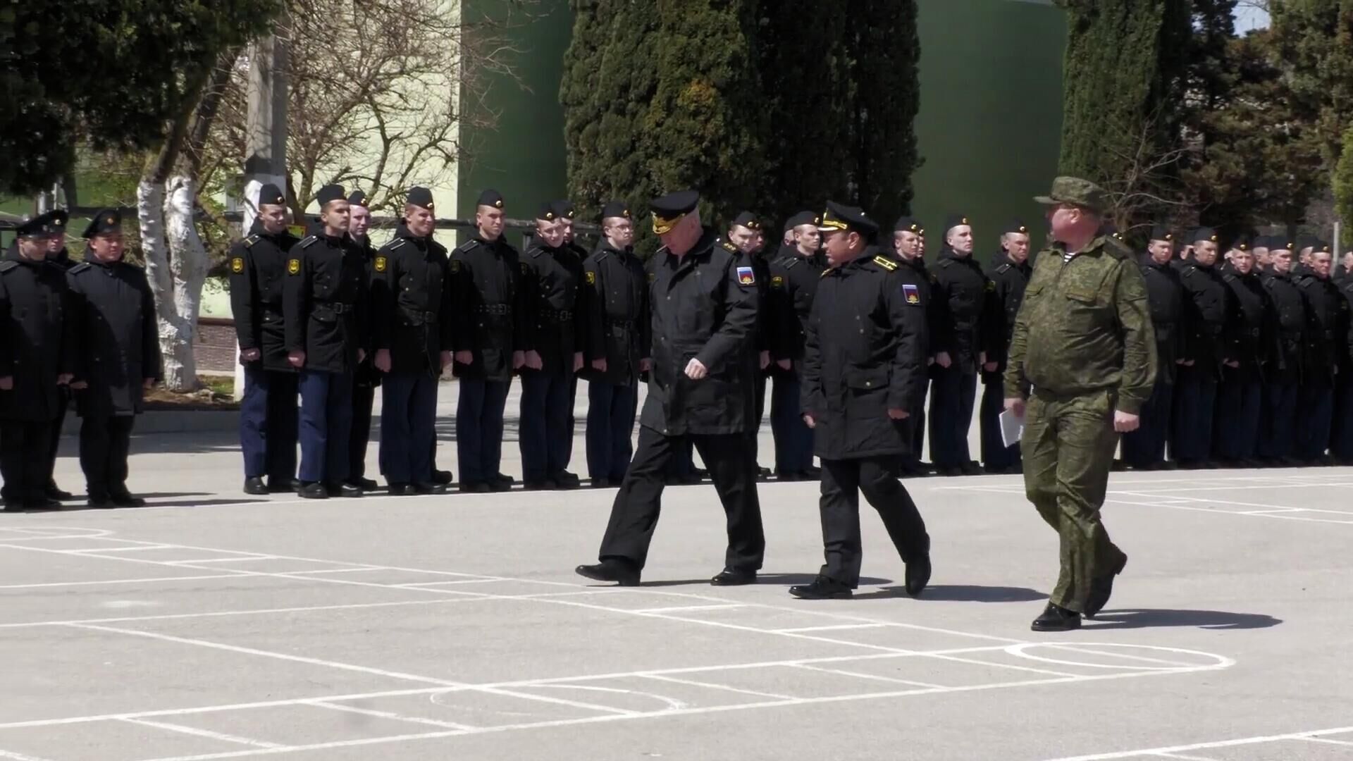 Встреча главкома ВМФ России с экипажем крейсера Москва в Севастополе. Видео Минобороны РФ - РИА Новости, 1920, 16.04.2022