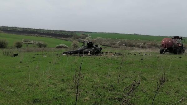 В Мостовском районе Краснодарского края упал вертолет Ми-2, производивший обработку сельскохозяйственных угодий