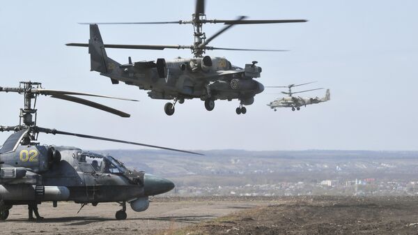Ударные вертолеты Ка-52 ВКС России на полевом аэродроме ВКС России в зоне проведения специальной военной операции на Украине
