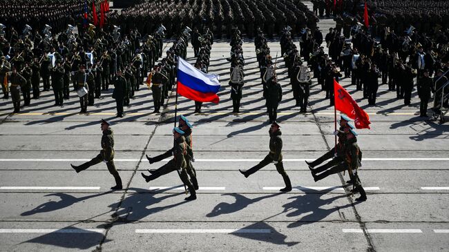 Военнослужащие Преображенского полка на репетиции парада Победы на полигоне Алабино