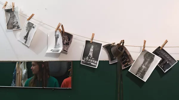 Черно-белые фотографии в ванной комнате музея-резиденции в Коломне. Арткоммуналка