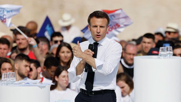 Президент Франции и кандидат от La Republique en Marche (LREM) на переизбрание Эммануэль Макрон во время предвыборного митинга в Марселе