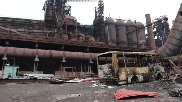 Территория освобожденного металлургического комбината имени Ильича в Мариуполе