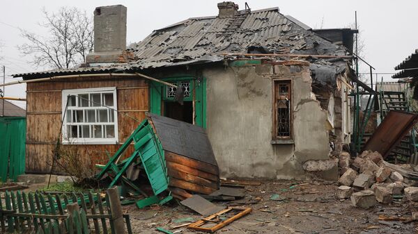 Дом, обстрелянный из РСЗО Град ВСУ, в Ясиноватой