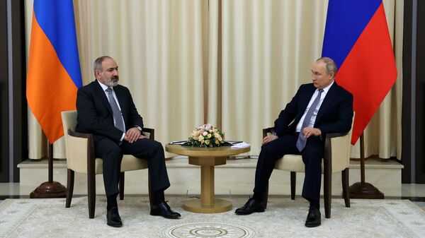 Президент РФ Владимир Путин и премьер-министр Армении Никол Пашинян во время встречи